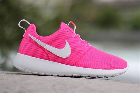 nike sneakers roze|Amazon.com: Nike Roshe Sneakers Women.